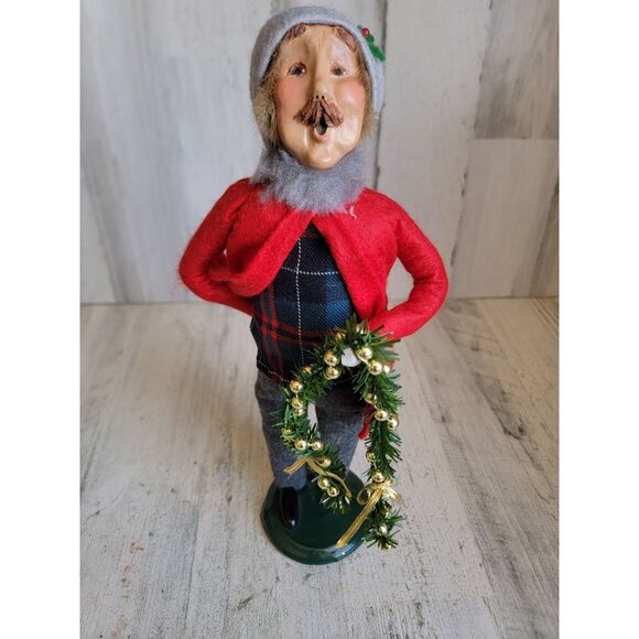 Byers Choice caroler man wreath Garland vintage Xmas figure decor - Picture 1 of 12